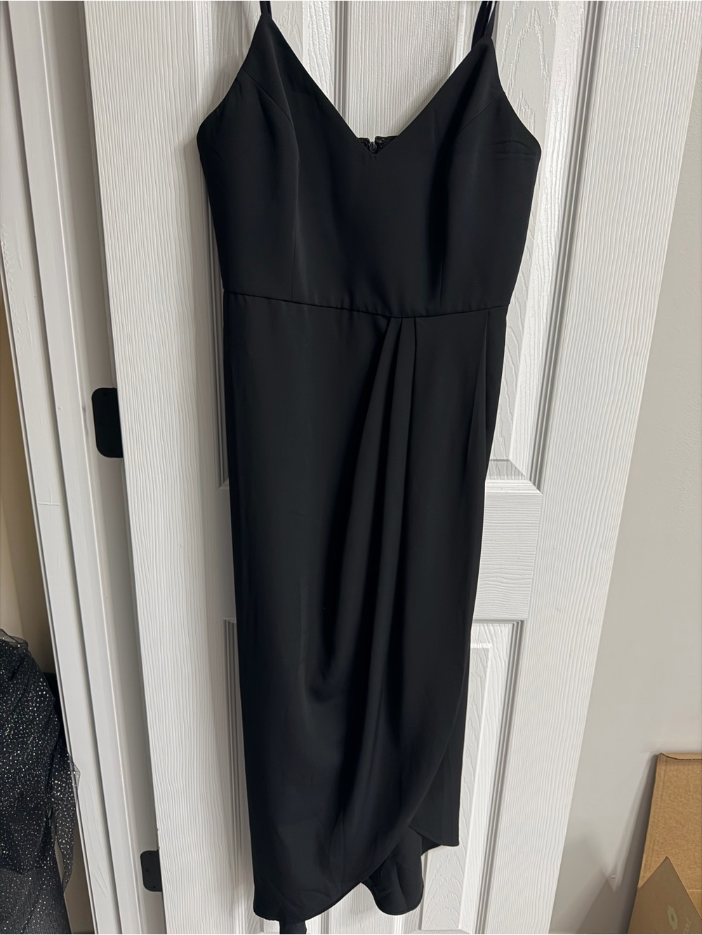 Lulu's reinette Black Midi Slip Dress with V-Neck